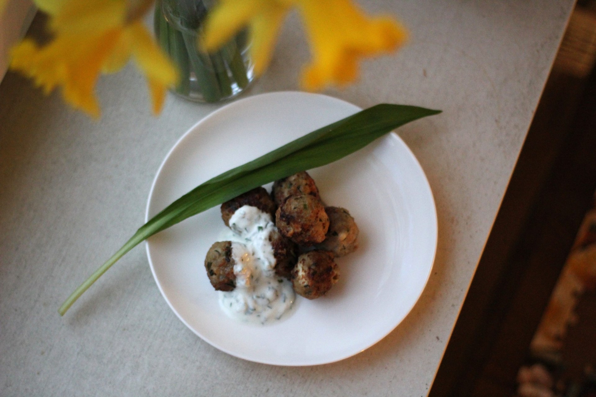 Bärlauch-Frikadellen mit Joghurt – Cookinglisa
