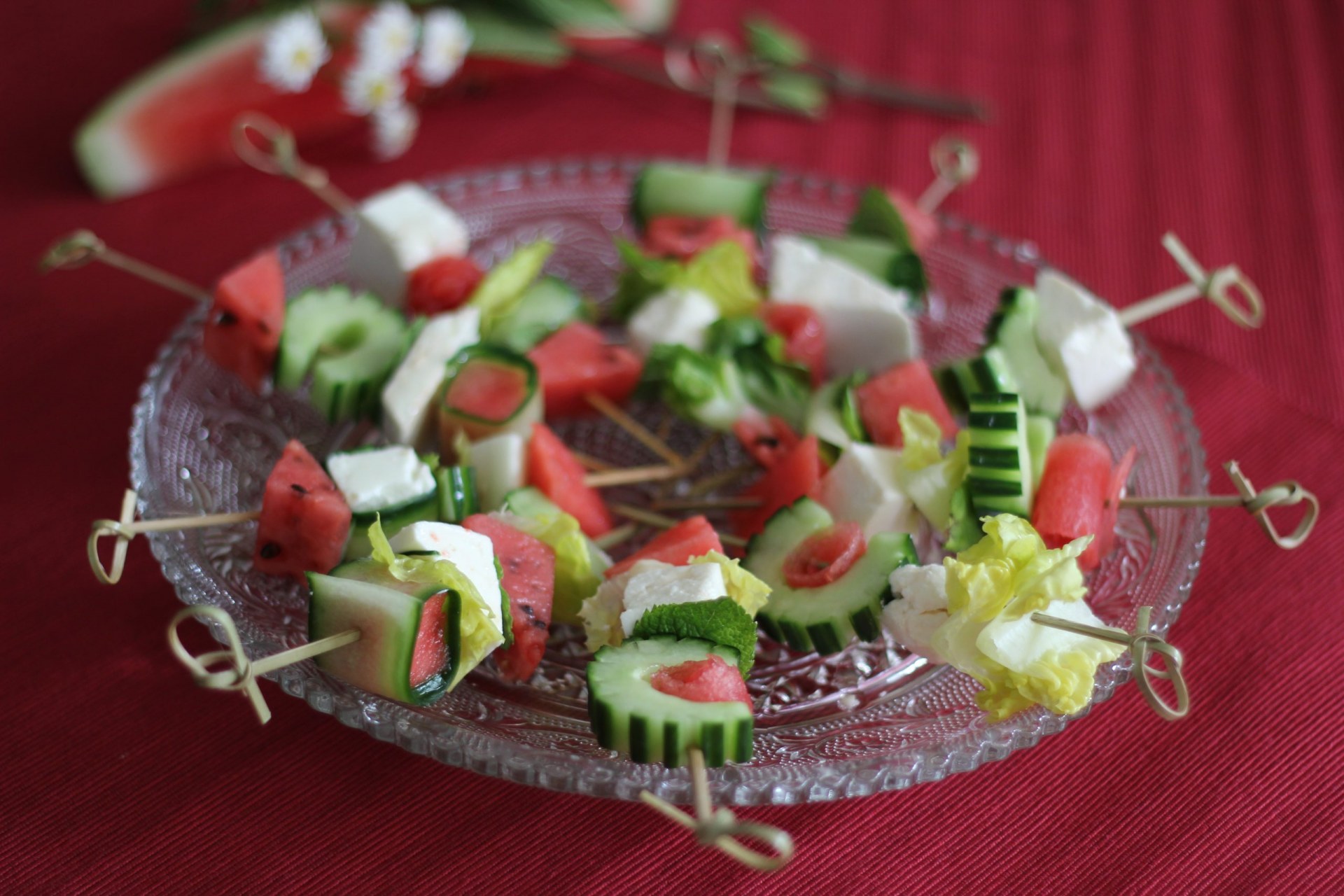 Sommer Fingerfood: Wassermelonen-Gurkenspieße mit Feta und Minze ...